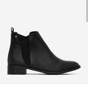Matt & Nat Joliette Chelsea Boots // size 8.5